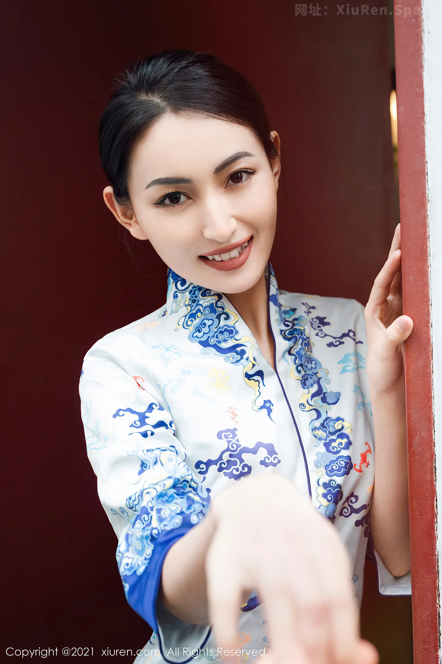 图片[4]-[XiuRen秀人网]VOL.3521 嫩模陈舒羽旗袍女友主题半脱露性感内衣秀完美身材诱惑写真46P-秀人网官方网站